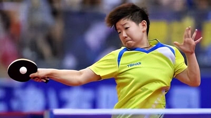 《全民学乒乓横拍篇》第39集：正手前冲下旋球与直拍拉球|乒乓球|手指|旋转|乒乓球比赛|板型_新浪体育_新浪新闻