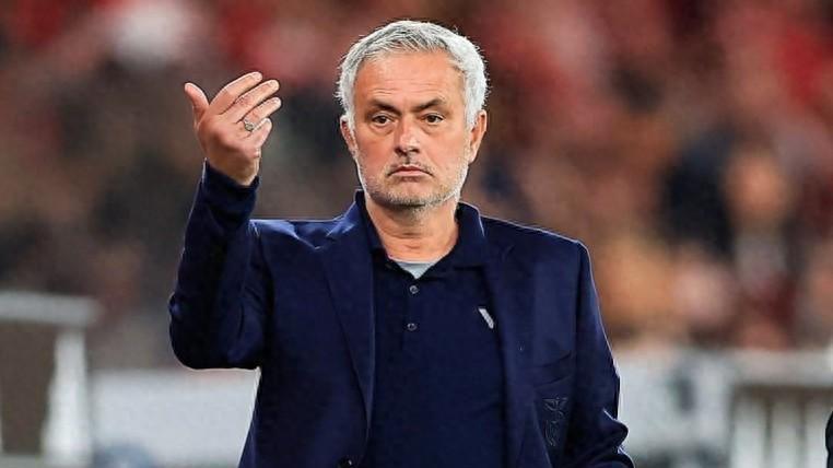 赛事直播-穆里尼奥怒斥VAR漏判点球，随后却公开道歉