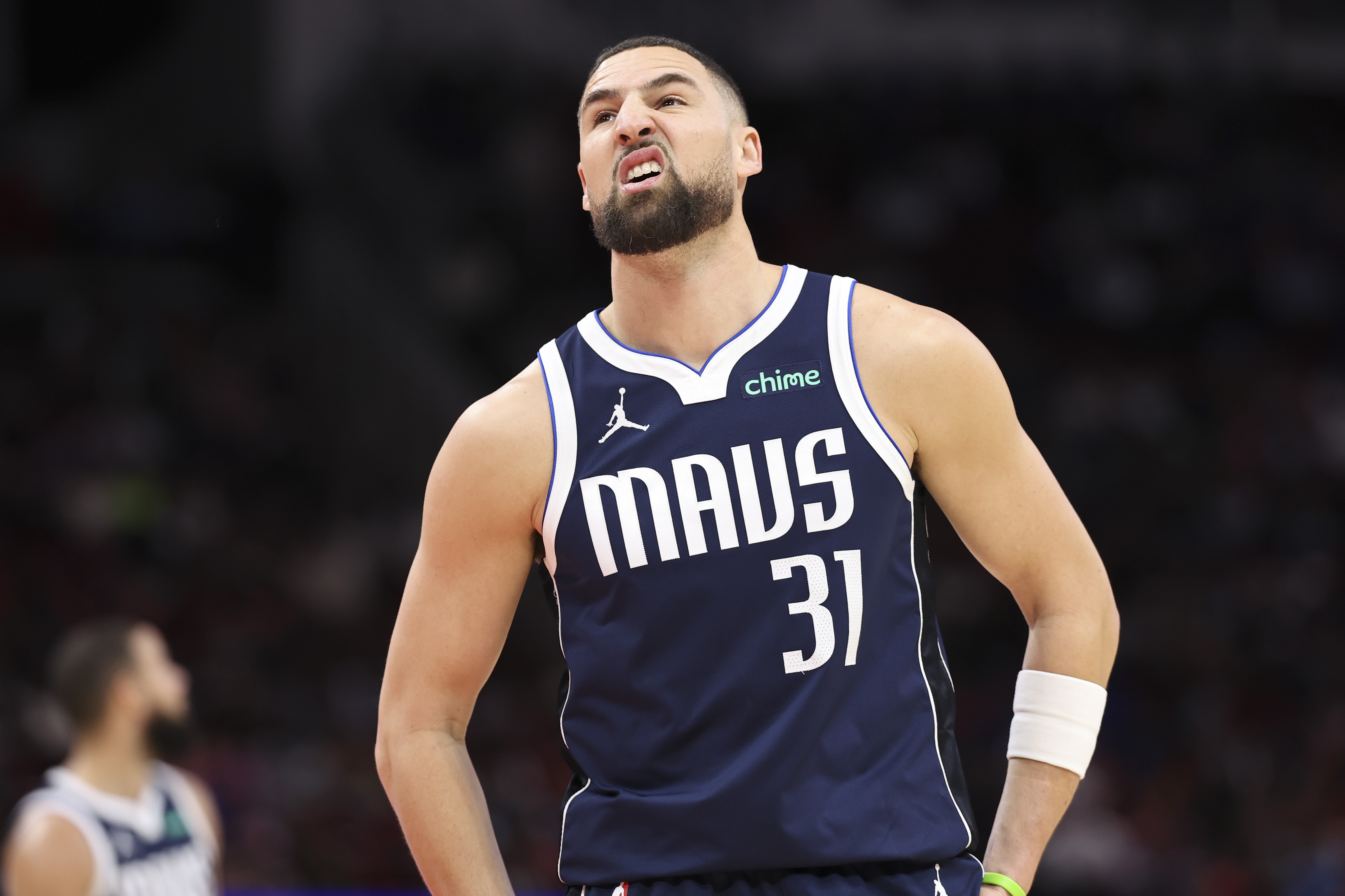 体育赛事-佛光照不出来了！克莱替补16分钟手感冰凉11投仅3中&amp;三分5中0